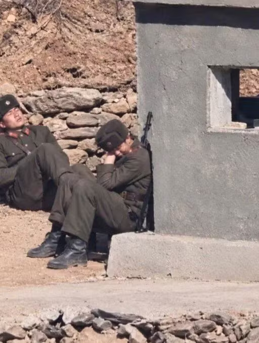 북한군 근황 고화질 샷 - 에토랜드 인기글 이미지 2 - 밈카세