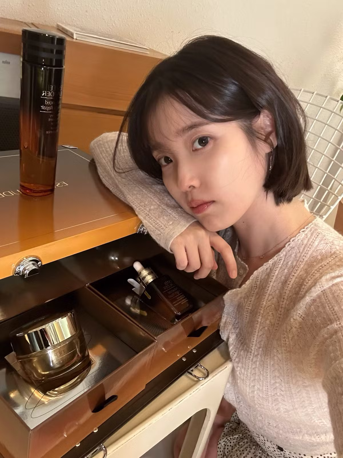 아이유 단발 근황 - 더쿠 인기글 이미지 3 - 밈카세