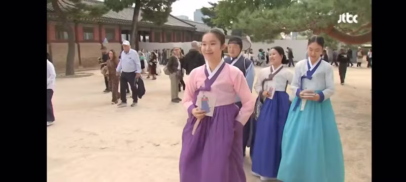 경복궁에서 한푸랑 기모노 입고 사진 찍는 외국인들 - 클리앙 인기글 이미지 17 - 밈카세
