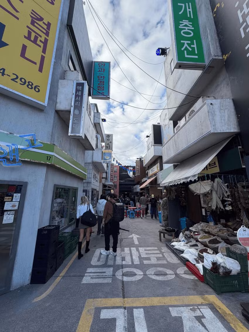 런던 한복판에 구현된 서울 구시가지 근황 - 더쿠 인기글 이미지 2 - 밈카세