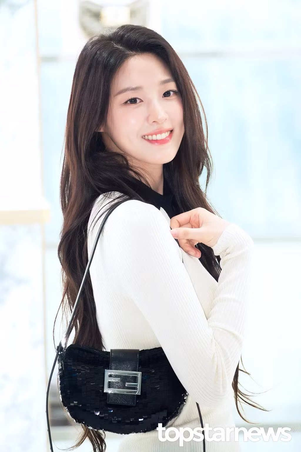 더현대 펜디 행사에 나타난 설현 근황 - 인벤 인기글 이미지 5 - 밈카세
