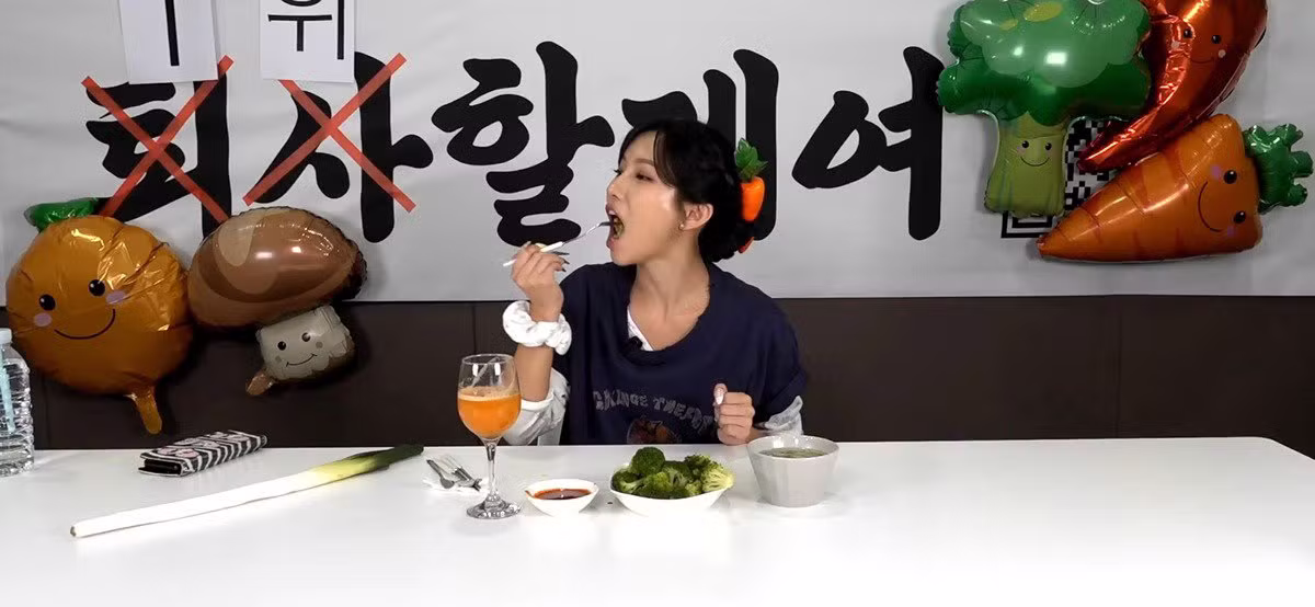 음원 1위 기념으로 야채 코스요리 먹방 하는 전소연 - 인스티즈 인기글 이미지 3 - 밈카세