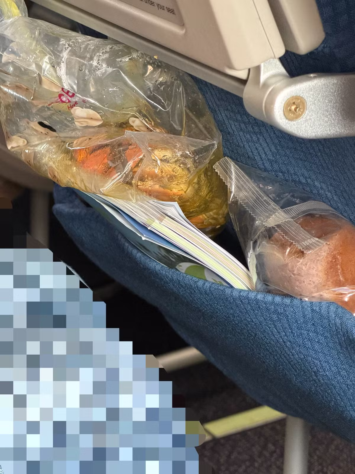 기내에서 통게 뜯어먹는 중국인 - 보배드림 인기글 이미지 2 - 밈카세
