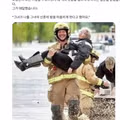 구조되면서도 농담을 참지 않은 할머니