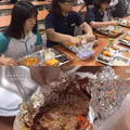 학교에 제육볶음 싸오는 여학생