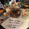 고깃집 테이블에 남겨진 젠슨 황의 싸인
