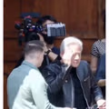 시그니처 스타일 포기를 고민하는 젠슨 황