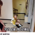 구잘의 인도 여행 중 함께 찍은 사진과 옷차림