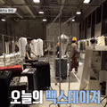 패션쇼에서 독특한 메이크업을 선보인 홍진경