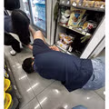 한국 점원의 친절함에 감동한 일본인