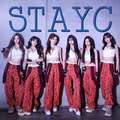 스테이씨의 카라 미스터 락유 커버 무대