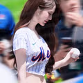 메이저리그 시구에 나선 장원영